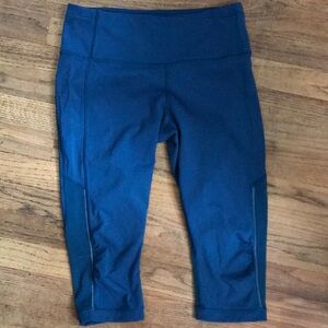 Lululemon Athletica Women's Athletic Capri Leggings in Deep Blue